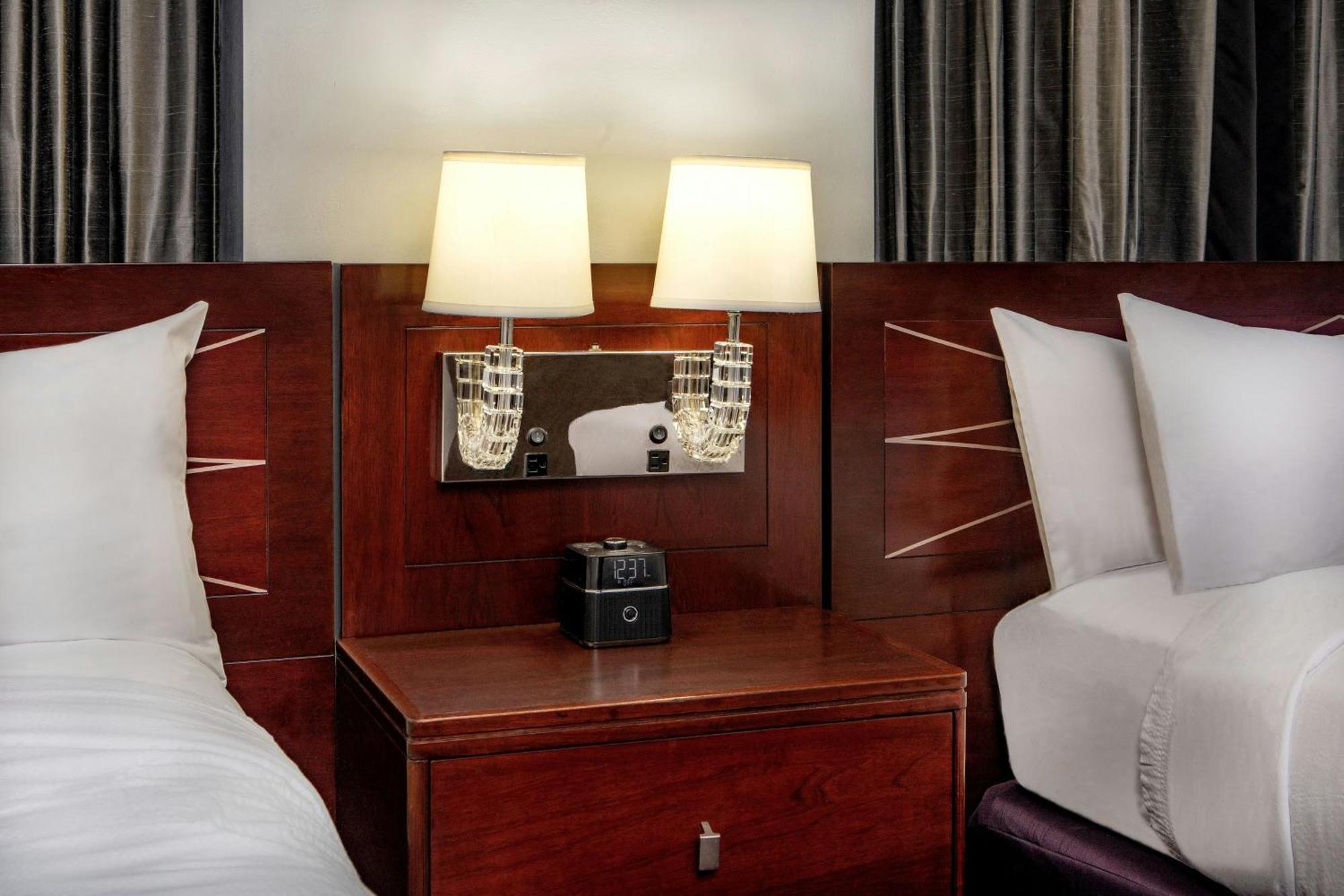 Отель Courtyard By Marriott Boston Downtown Экстерьер фото